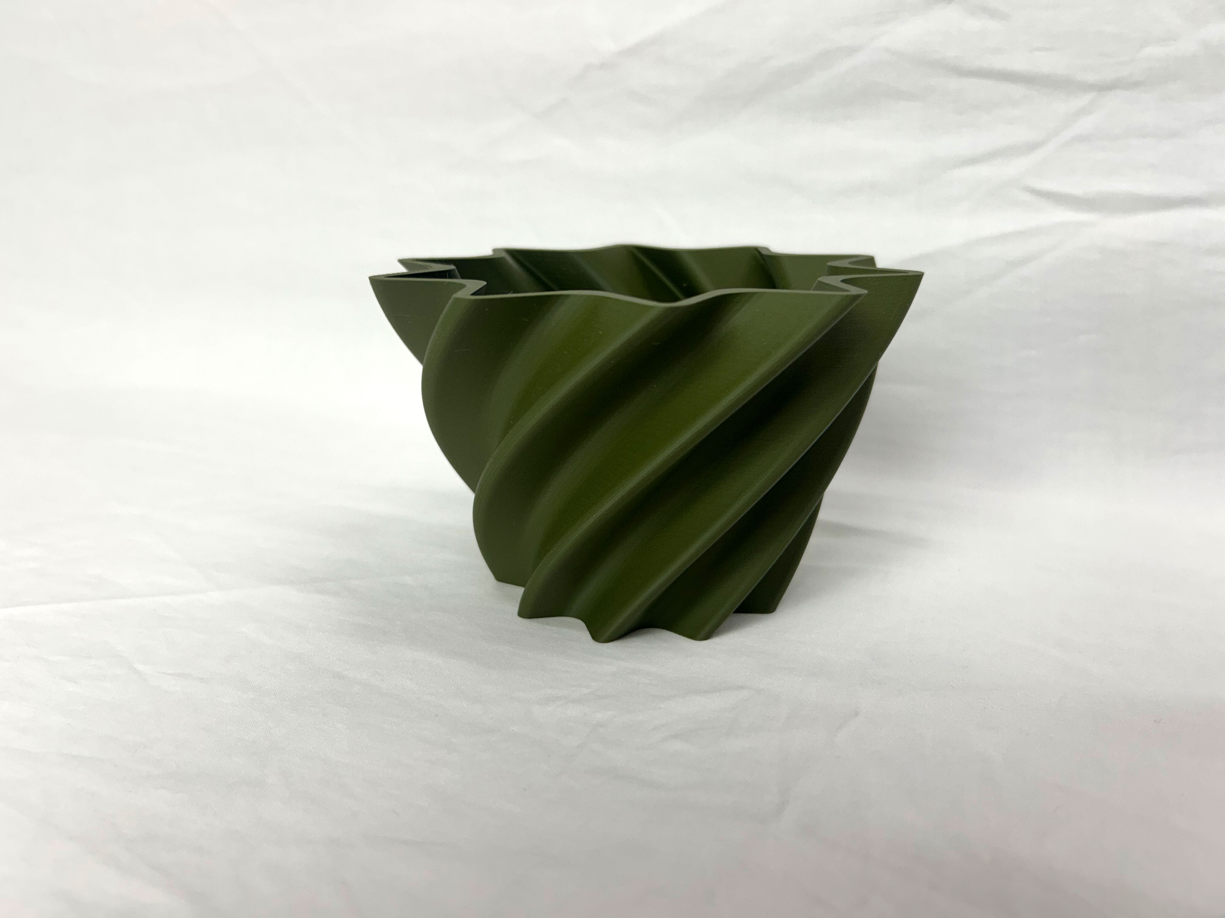 Dark olive twisted star pot